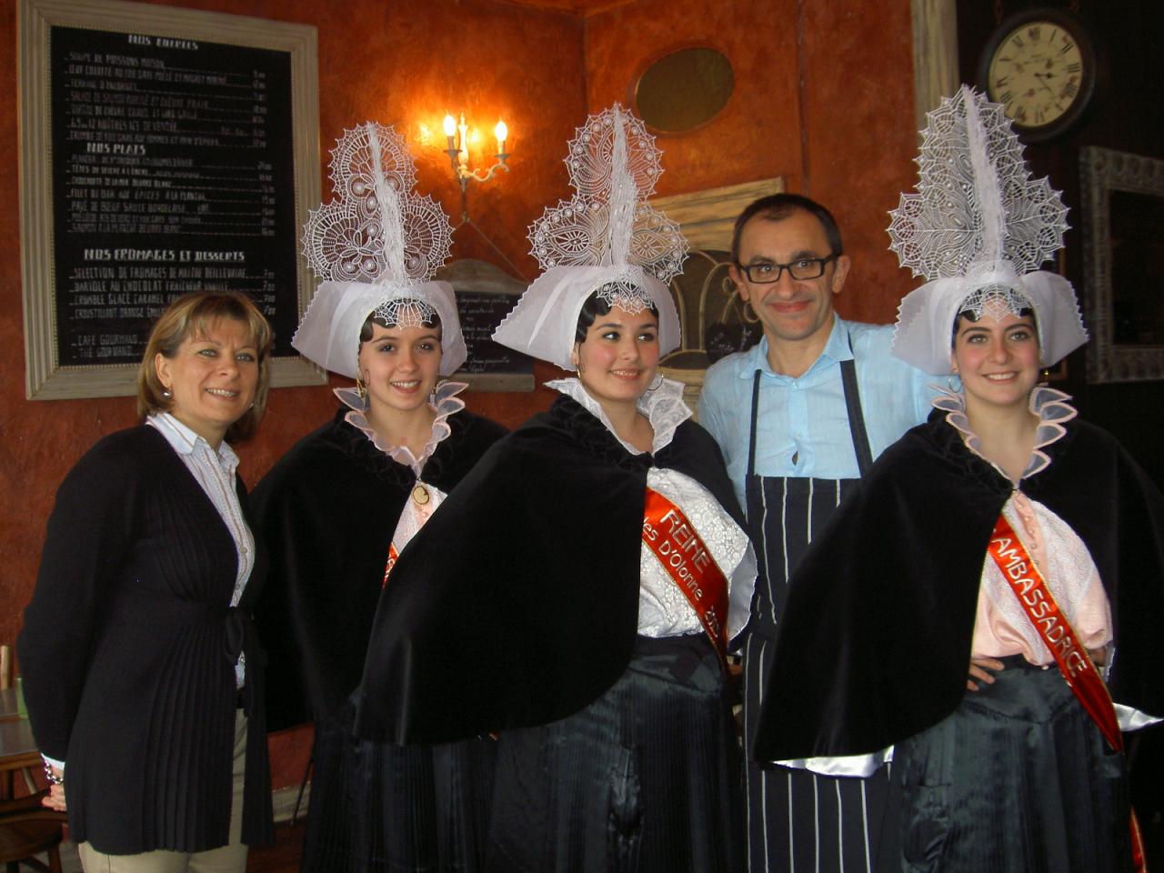 Remise des cadeaux aux Reines