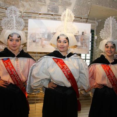 Remise des cadeaux aux Reines